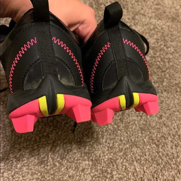 Nike Cleats Size 6 - Picture 5 of 5